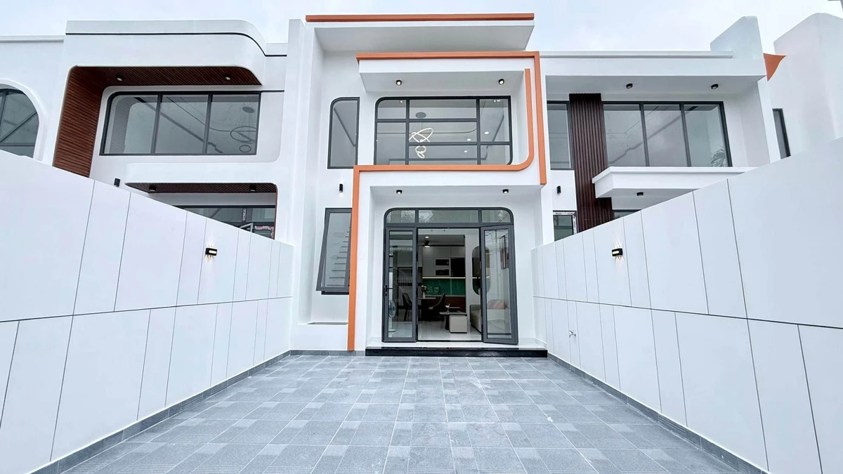 Bán nhà phố 100 m², 1 tỷ 980 triệu - Ảnh thu nhỏ 2