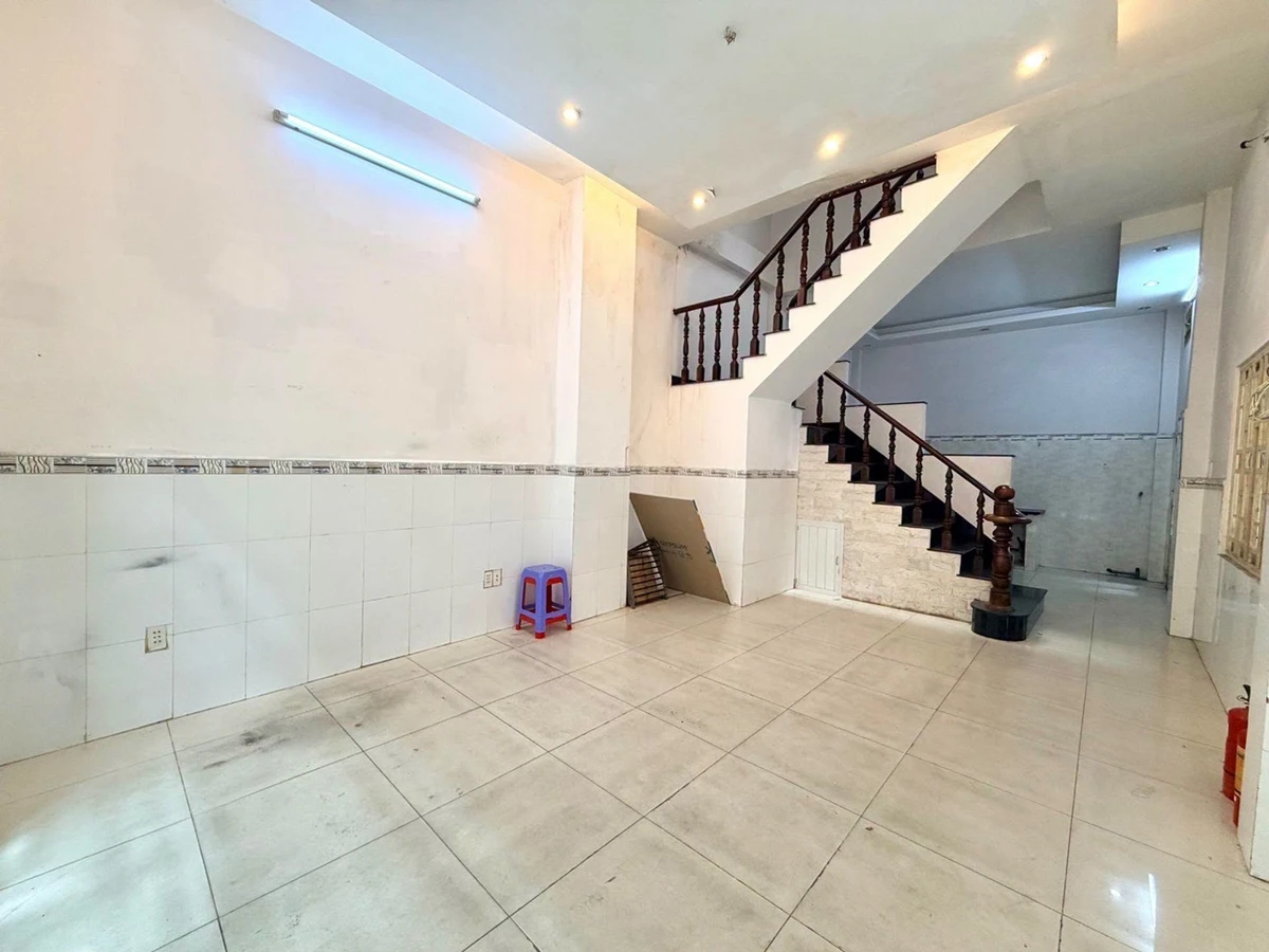 Bán nhà 3 tầng 42m2, 4 phòng ngủ, giáp Quận 1 gần cầu Ba Son, giá 6 tỷ - Ảnh thu nhỏ 2