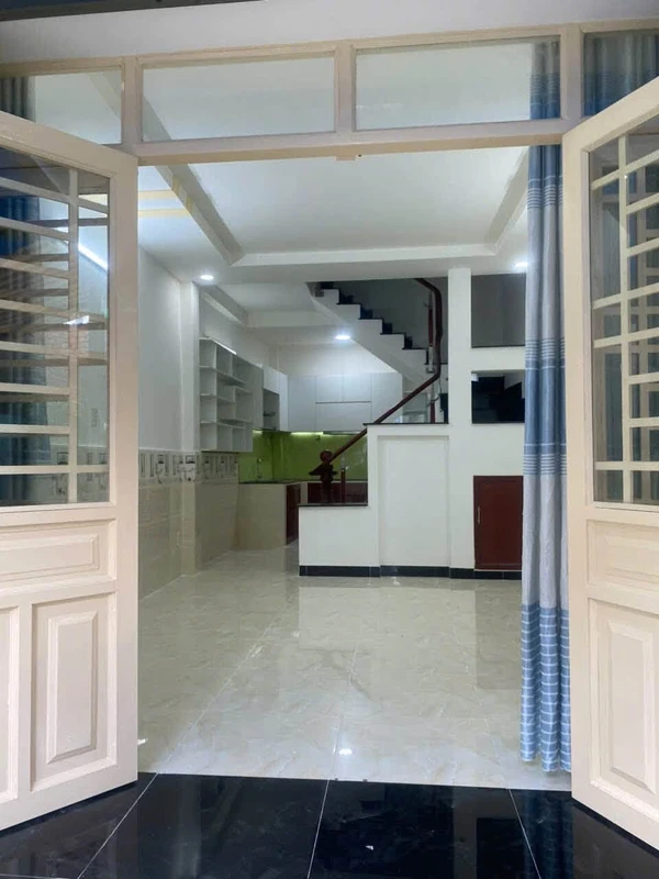 Cho thuê nhà 2 lầu 2PN 2WC 32m² Tân Phú 11 triệu/tháng