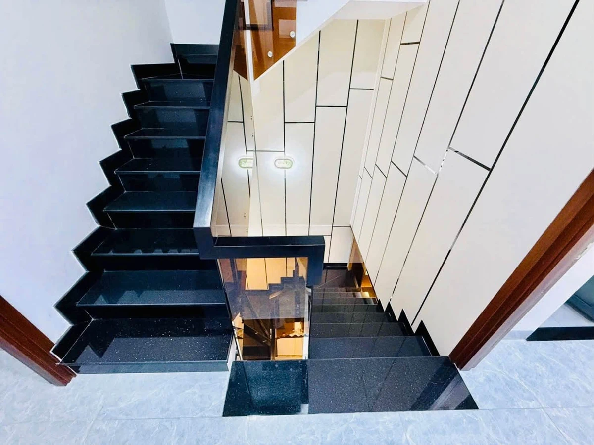 Nhà bán góc 2 mặt đường 60m² full nội thất Quận 3 - Ảnh 1