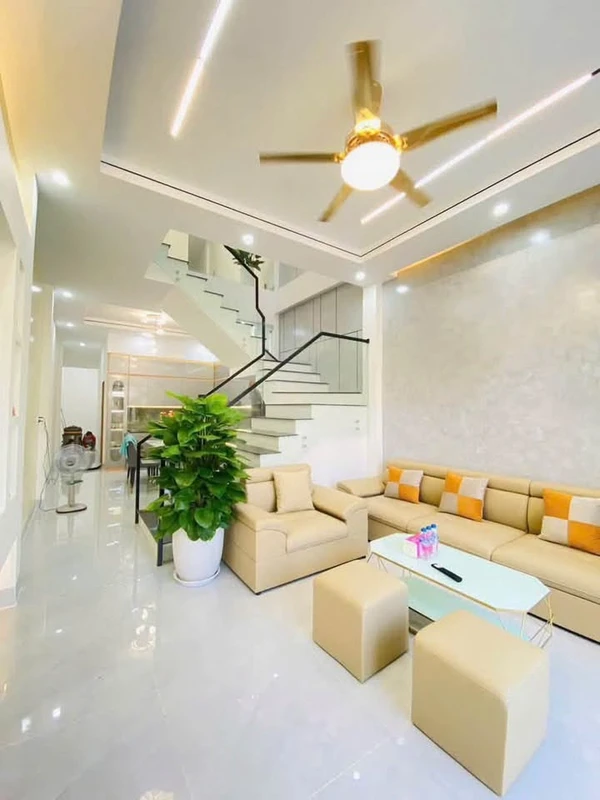 Nhà 2 tầng mặt tiền 3PN 92m2 Lê Văn Sỹ Quảng Ngãi 2,7 tỷ
