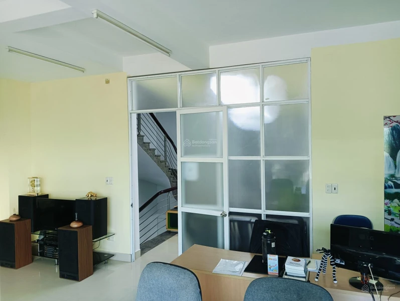 Bán gấp nhà mặt phố 20 Vũ Văn Mật, 8 tỷ, 120m2, 6PN, 5WC, giá tốt