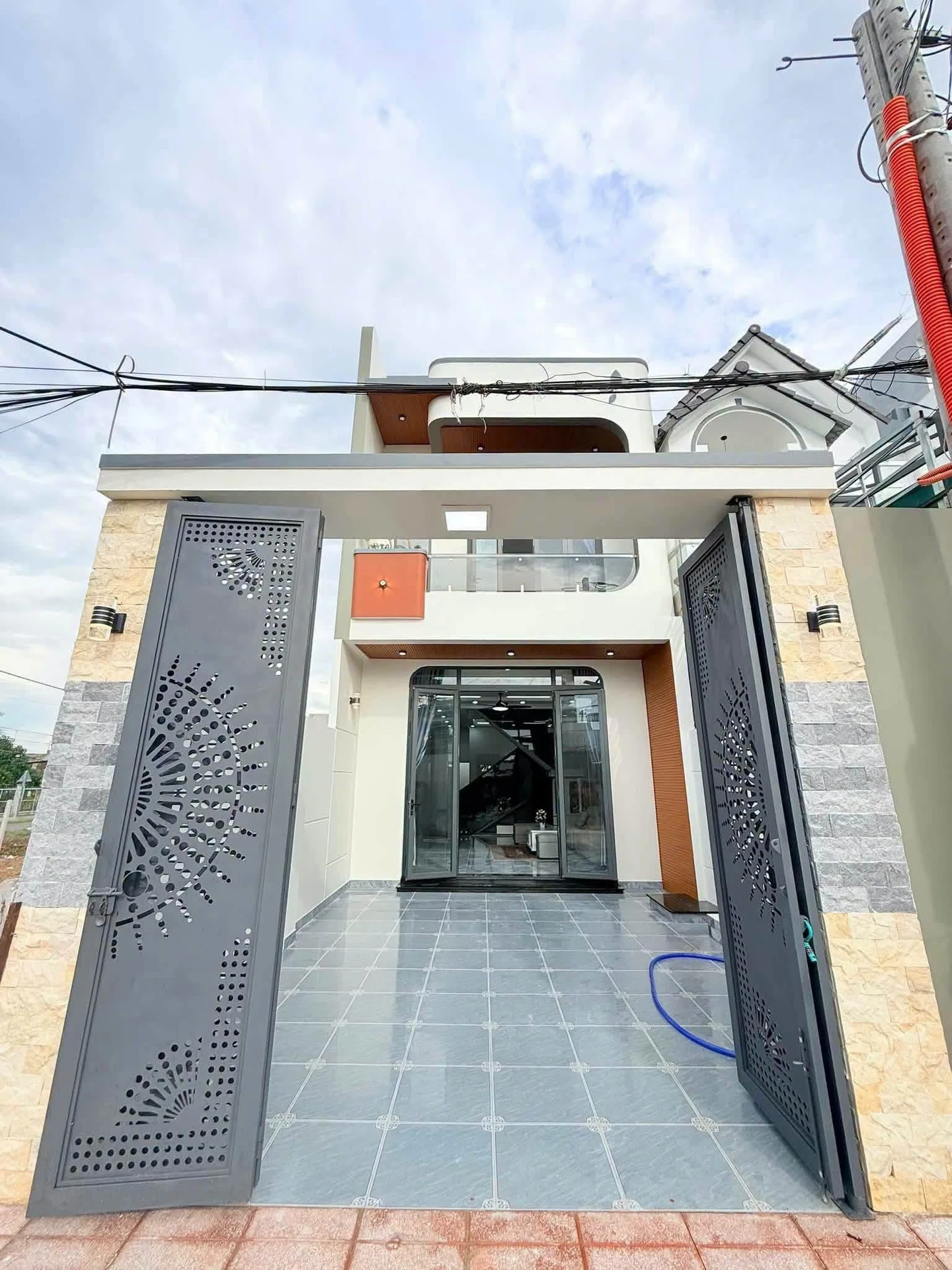 Bán nhà lầu 5x22m (110m²) 3PN Tây Ninh 2.4 tỷ - Ảnh 1