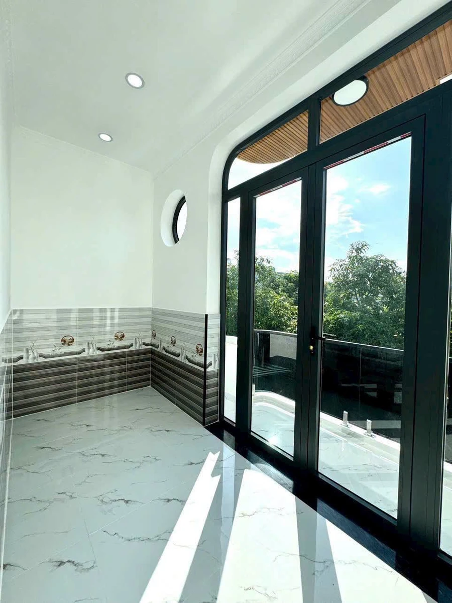 Bán nhà 3PN 2WC diện tích 80m2 hẻm xe tải TH30 gần chợ Tân Hiệp giá 4,9 tỷ - Ảnh thu nhỏ 4