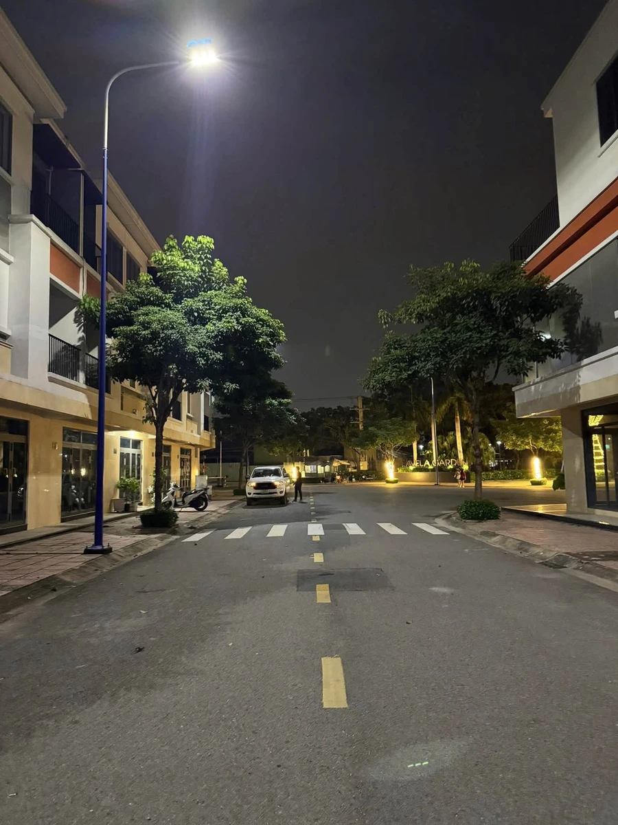 Bán nhà 2 mặt tiền 1 trệt 2 lầu 160m2, 4PN, giá 4,05 tỷ, An Phú gần Aeon Mall Bình Dương - Ảnh thu nhỏ 2