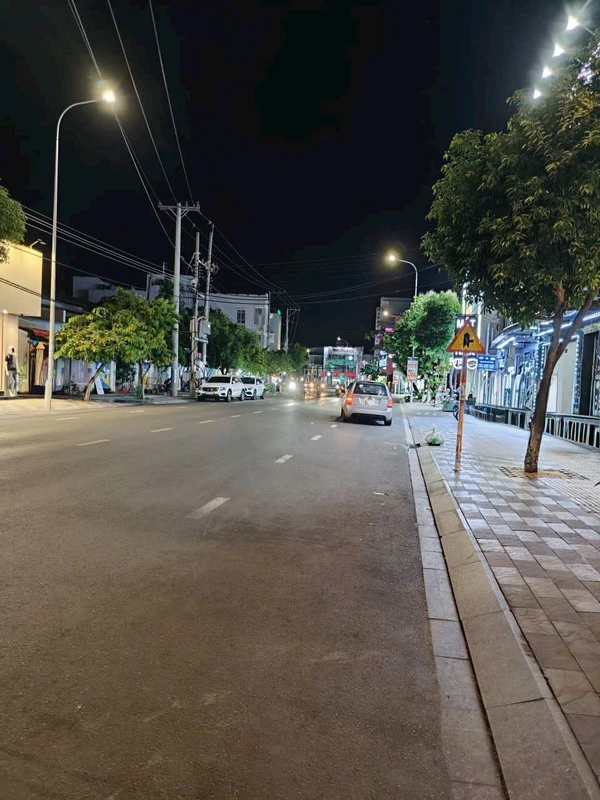 Bán nhà 2 lầu mặt tiền kinh doanh 123m2 Phan Thiết