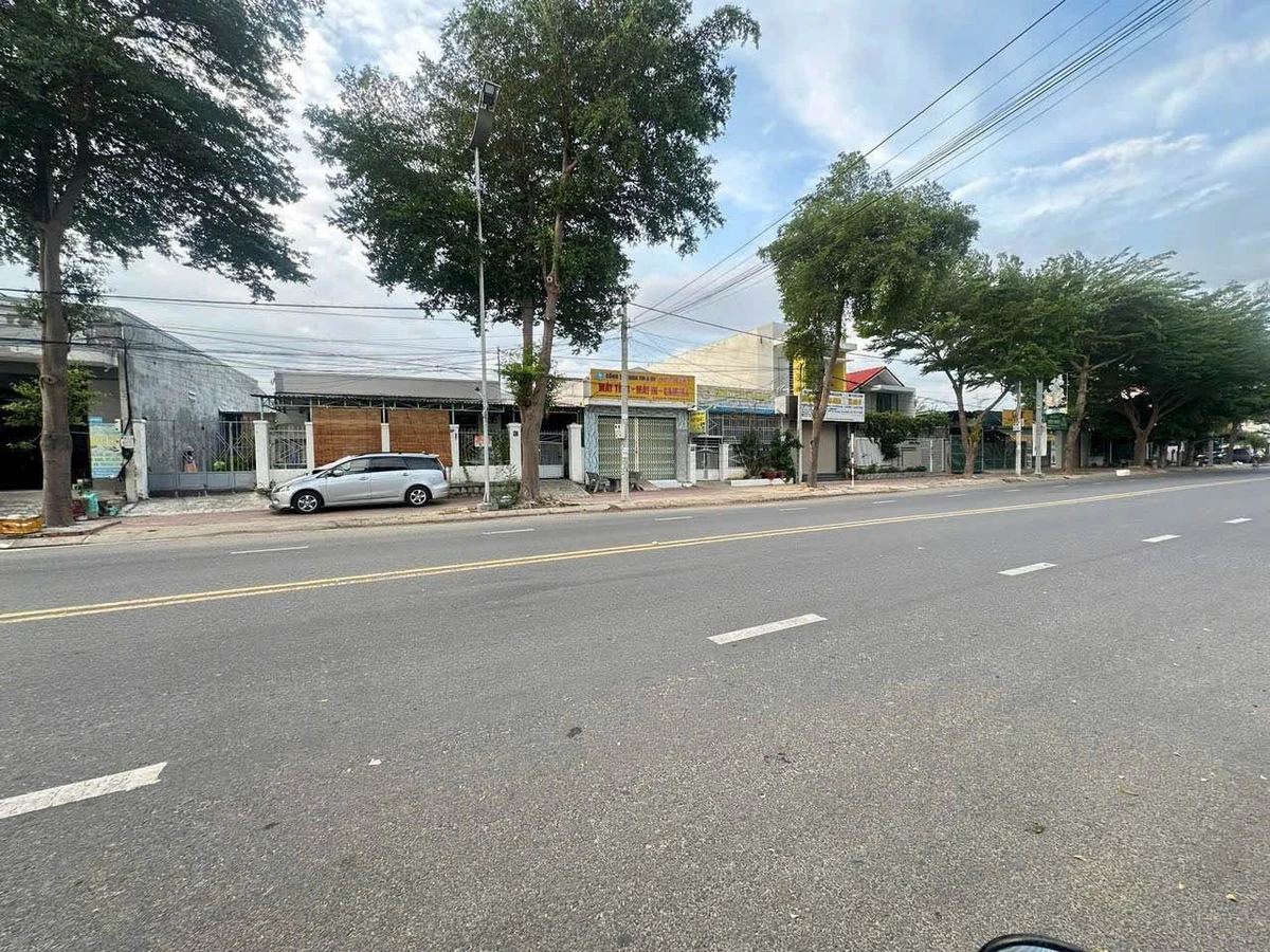 Bán nhà mặt tiền Nguyễn Thị Minh Khai 183m² - 6,4 tỷ - Ảnh thu nhỏ 3