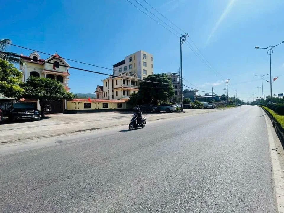 Bán 16 phòng trọ mặt tiền QL18 Quảng Yên 300m² 12 tỷ - Ảnh 1