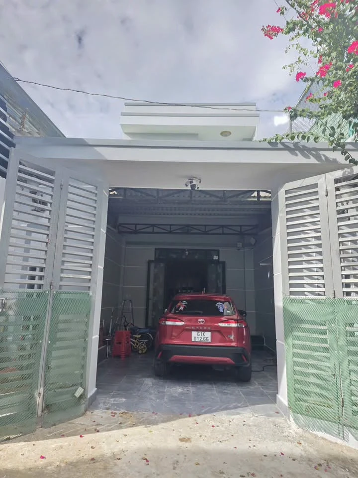 Bán nhà 3 phòng ngủ, 5x22,9m, đường ô tô tại Phú Hòa, Thủ Dầu Một - Ảnh 1