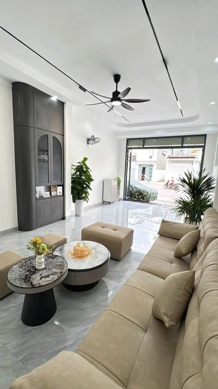 Bán nhà mặt tiền Hùng Vương, 3PN, 70m2, Quận 5 - Ảnh 1