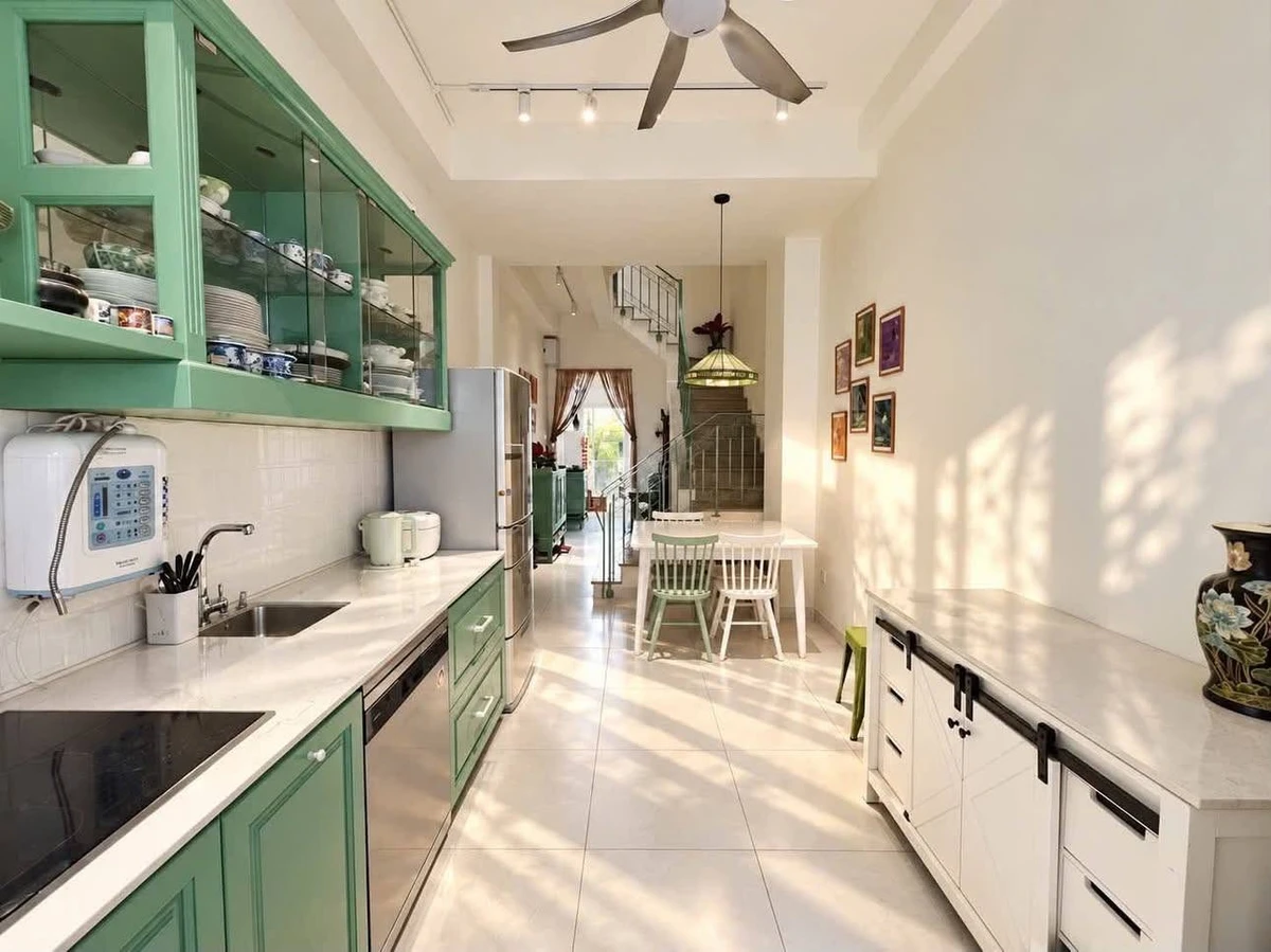 Bán nhà 4 tầng 62m2 phong cách Indochine, 4 phòng ngủ gần chợ Bà Chiểu, Bình Thạnh - Ảnh thu nhỏ 2