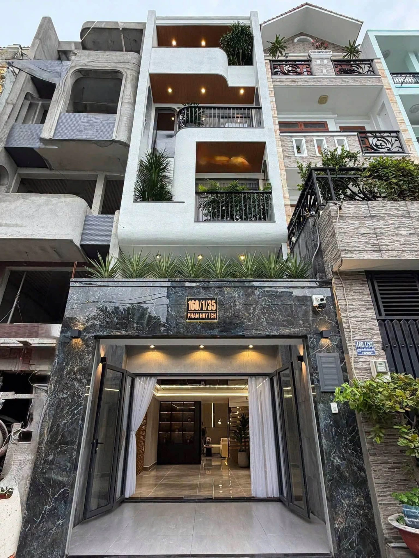 Bán nhà hẻm xe tải Phan Huy Ích có thang máy 72m2, 4PN, 12,9 tỷ, Gò Vấp - Ảnh 1