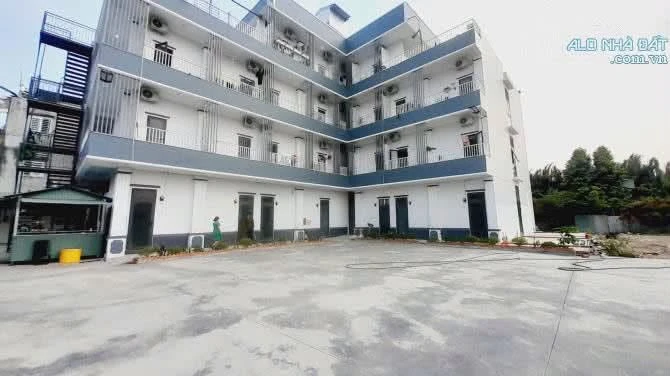 Bán tòa CHDV 81 phòng 3.193m2 gần Đại học Tài chính Marketing, giá 75 tỷ