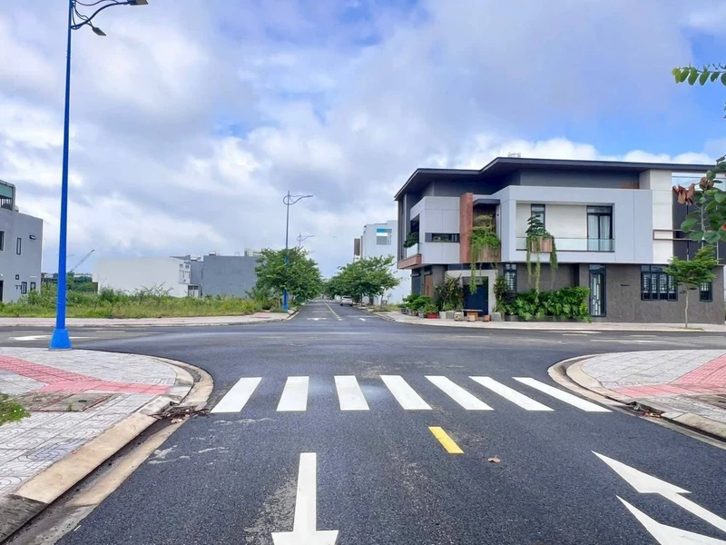 Bán lô đất 100m2 khu tái định cư Hòa Long, TP. Bà Rịa, giá 2,15 tỷ