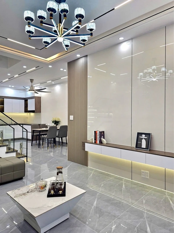 Bán nhà lô góc 4 tầng 50m², 4 phòng ngủ, tặng nội thất, ngõ 18 Lạch Tray, Hải Phòng