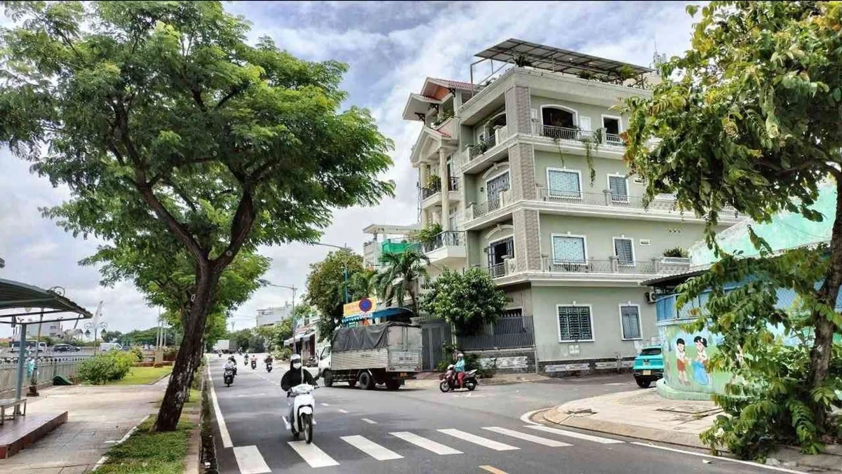 Bán nhà mặt tiền đường Lò Gốm Quận 6, 76m2, 2 lầu 3PN, giá 8,6 tỷ - Ảnh 1