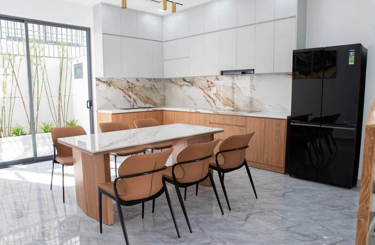 Cho thuê nhà 3 tầng 100m2, 4 PN, full nội thất 35tr/tháng - Ảnh thu nhỏ 2