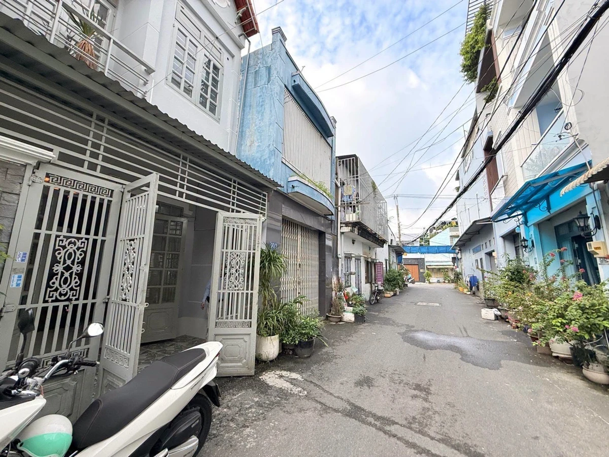 Bán nhà 64m2, 1 trệt 1 lầu, 4PN 2WC gần Hiệp Thành City, Quận 12, giá 4,9 tỷ - Ảnh thu nhỏ 2