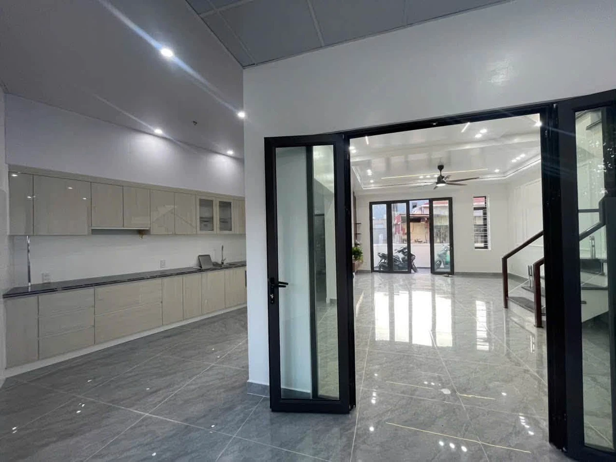 Bán nhà 3 tầng 70m² sân cổng riêng phố Bình Kiều - Ảnh thu nhỏ 5