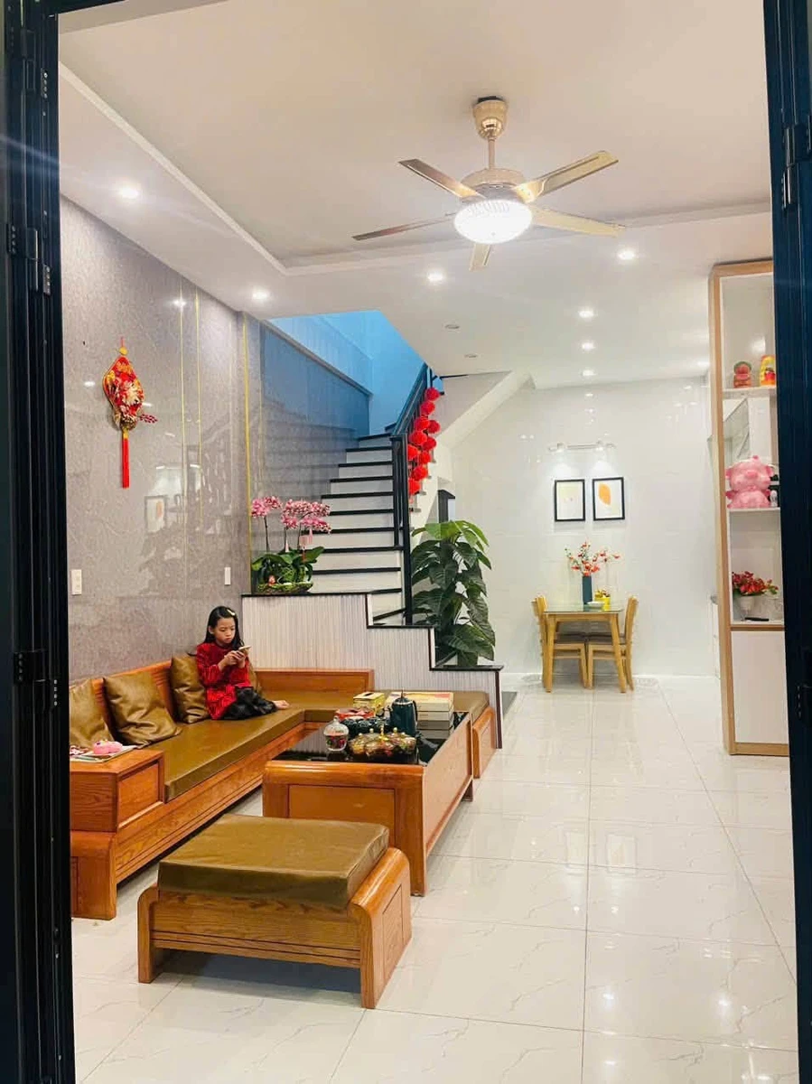 Bán nhà 2 tầng 82m2 Phùng Chí Kiên Hưng Lộc 5 tỷ 3 - Ảnh thu nhỏ 3