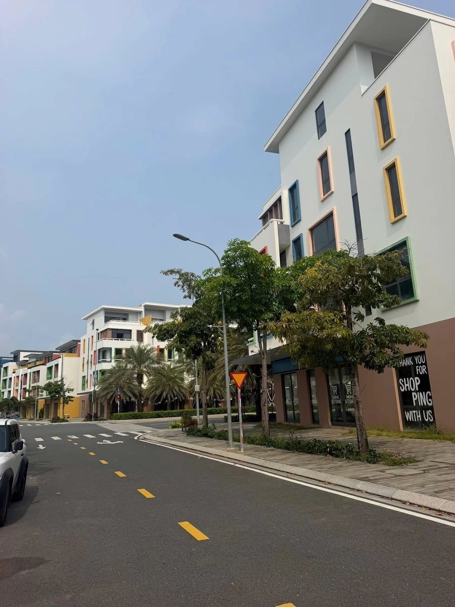 Bán nhà 3 tầng 1 tum 94m2 hoàn thiện thô, cách biển 200m tại Phú Quốc, giá từ 5,5 tỷ - Ảnh thu nhỏ 4