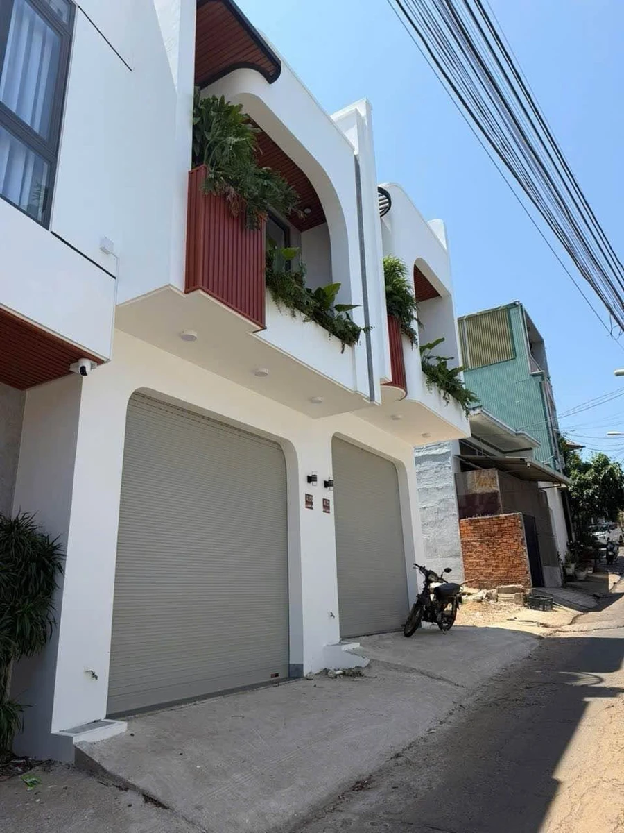 Bán nhà mê 3 phòng ngủ 4x23m nở hậu, full nội thất, hẻm 320 Trần Phú, Buôn Ma Thuột - Ảnh 1