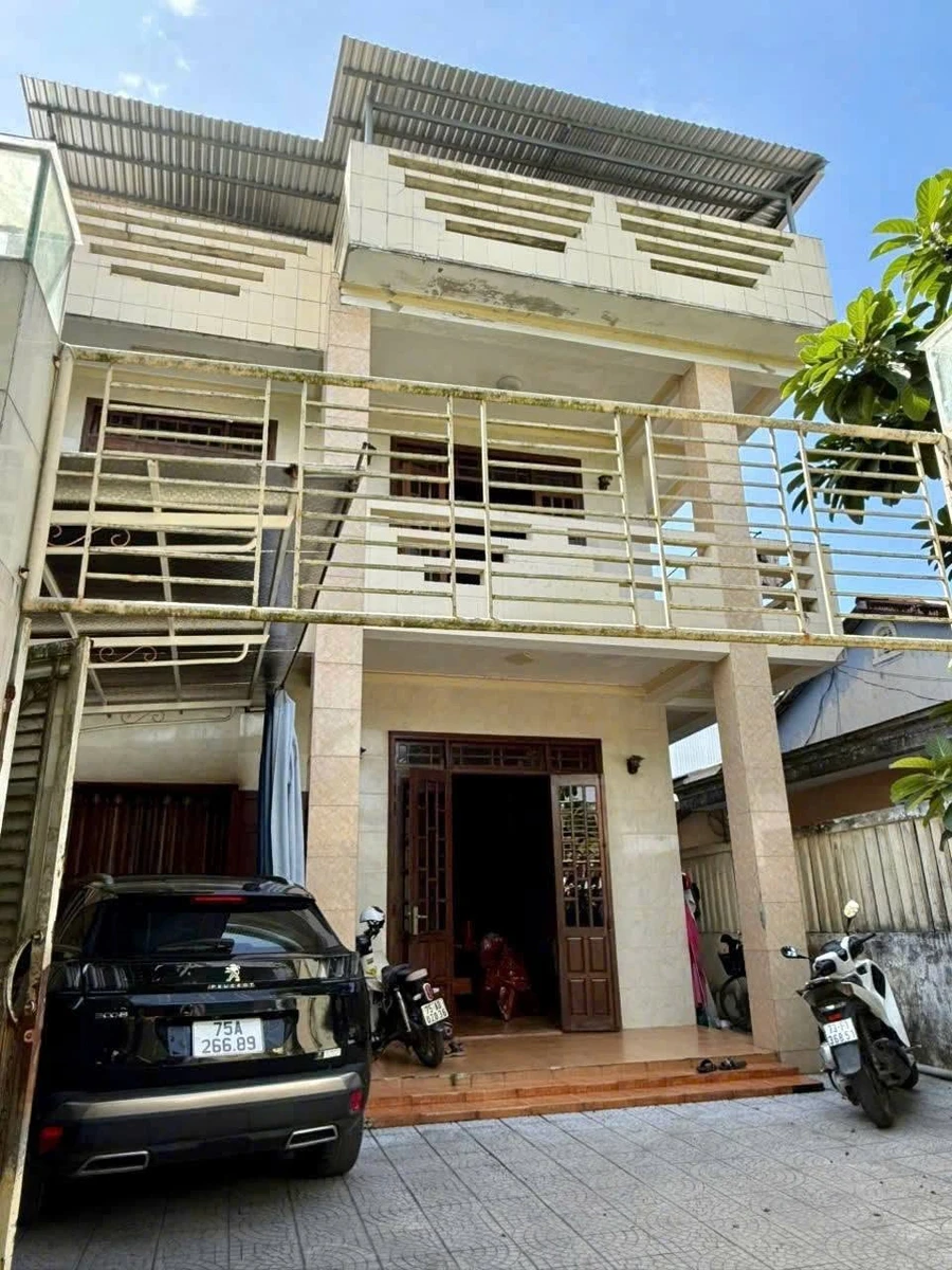 Bán nhà 3 tầng 194m² Kim Long Huế - Ảnh 1