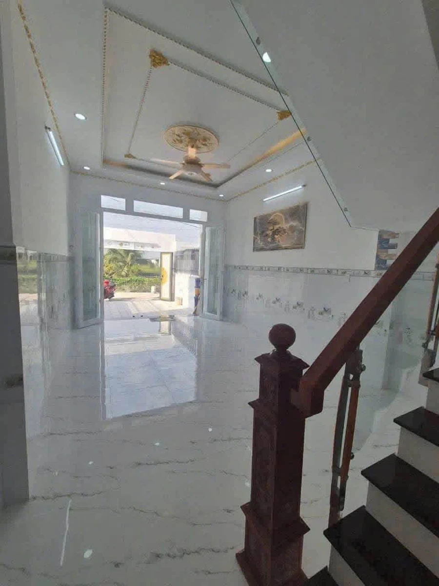 Bán nhà tân cổ điển 97,5m² 4PN 2WC Cần Giuộc - Ảnh thu nhỏ 3