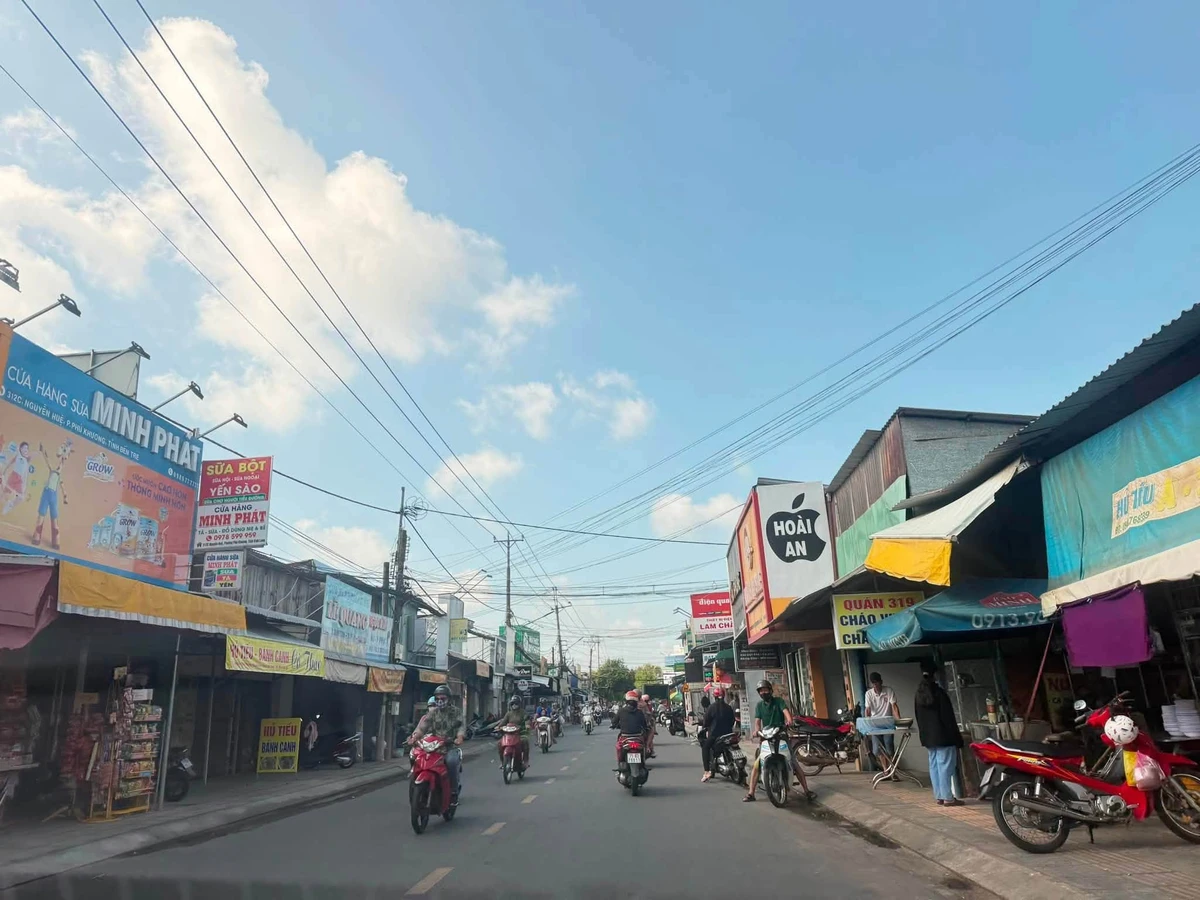 Nhà bán 3 phòng ngủ 122 m² gần Nguyễn Huệ 2,1 tỷ - Ảnh 1