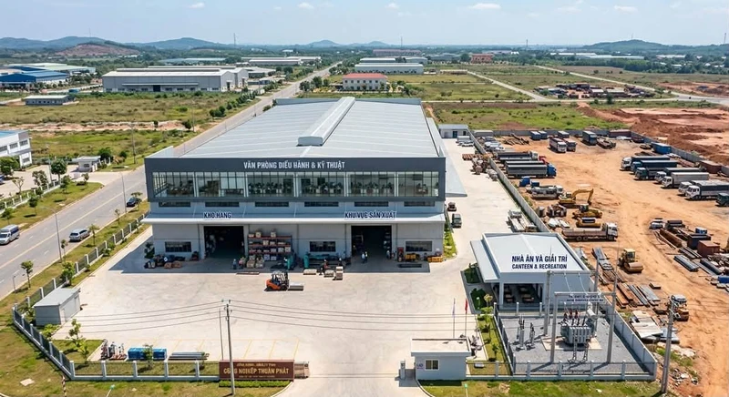 Chuyển nhượng nhà máy may mặc & bãi 7.000m² mặt QL5 Hải Dương