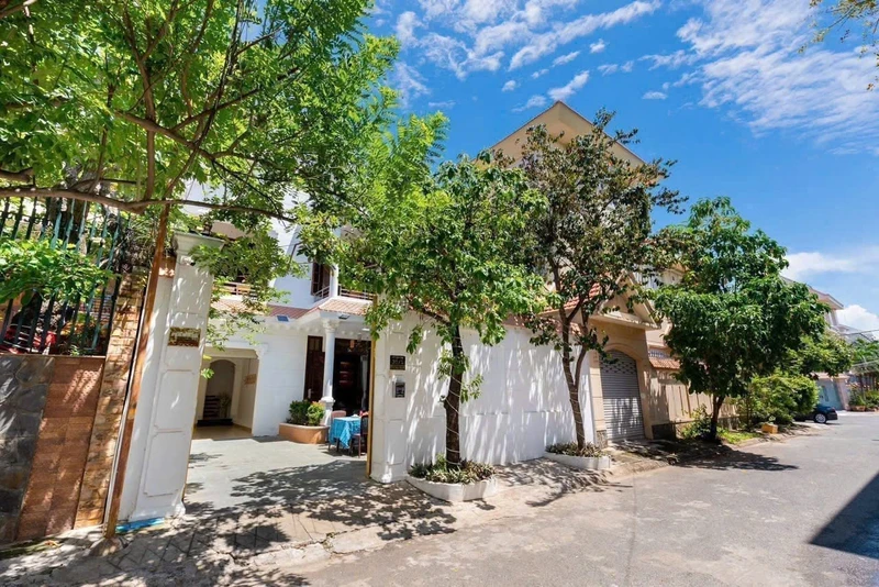 Bán biệt thự 327m2 có hồ bơi đường Lạc Long Quân, Phường 2, Vũng Tàu giá 31 tỷ