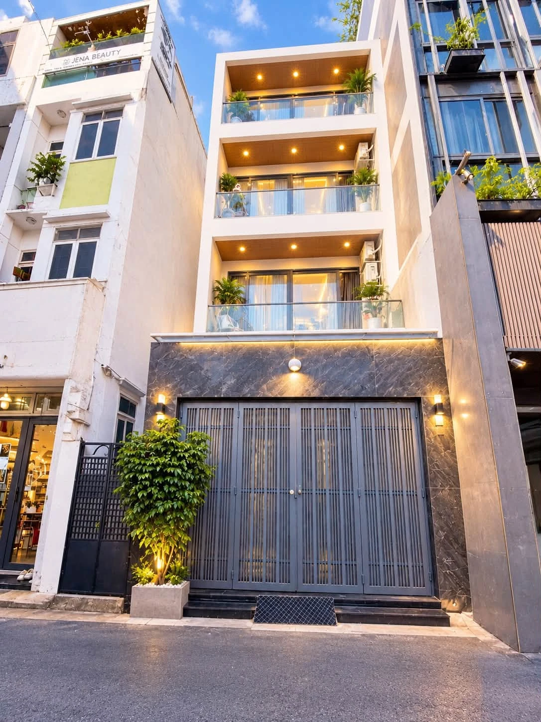 Bán nhà mặt tiền 110m2, 6 phòng ngủ, Phan Xích Long, Quận 3, 27 tỷ - Ảnh 1