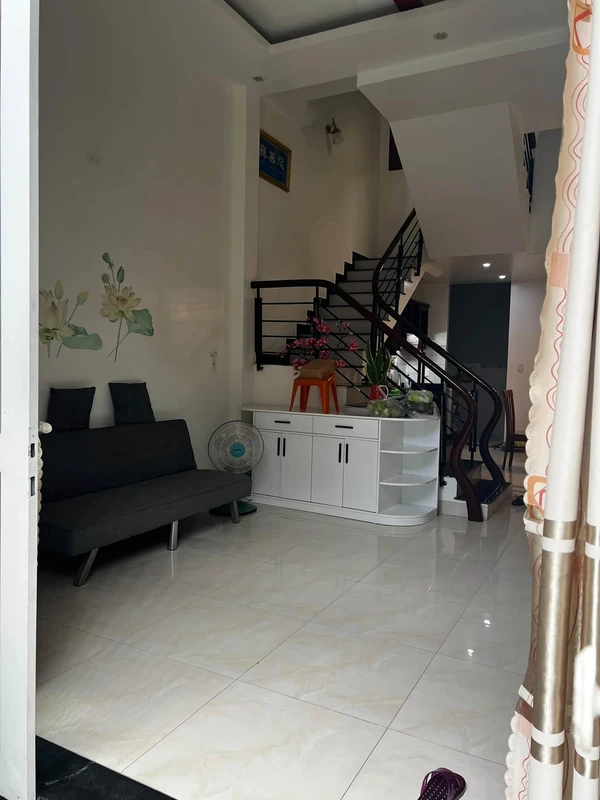 Bán nhà hẻm Hoàng Việt, 48m2, 2PN, 3 tỷ 8