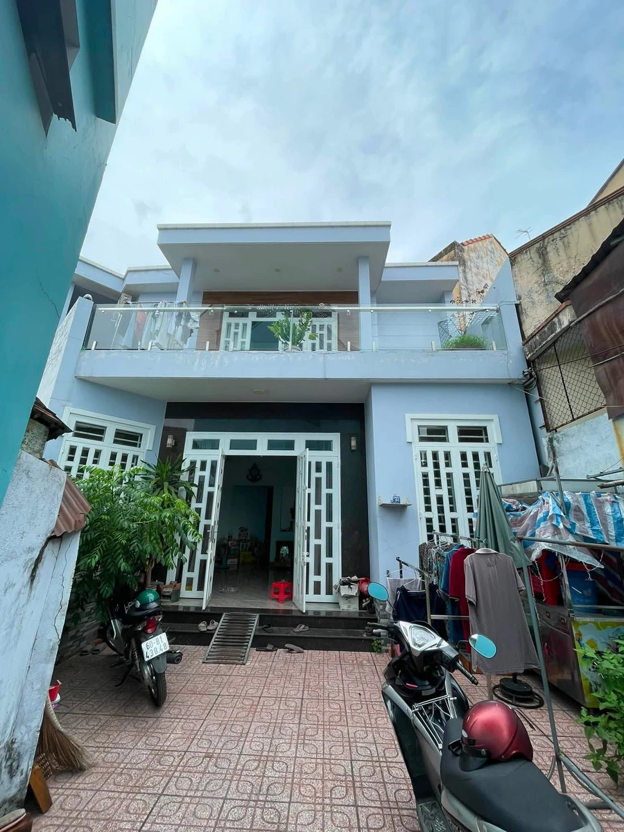 Bán nhà 1 trệt 1 lầu 4PN 143m2 Trấn Biên Thủ Đức - Ảnh 1