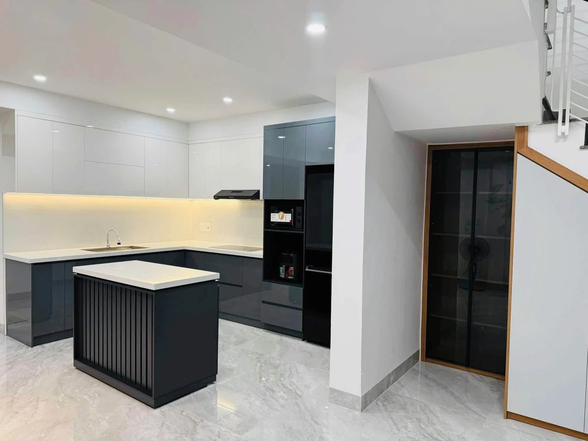 Cho thuê nhà 3 tầng mặt tiền 220m² Hoàng Xuân Nhị, Hải Châu - Ảnh thu nhỏ 2
