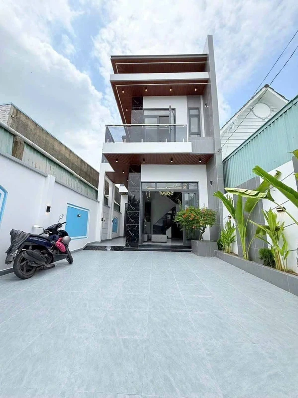 Bán villa 1 lầu 3 phòng ngủ 120m² ở Long An 2 tỷ 980 triệu