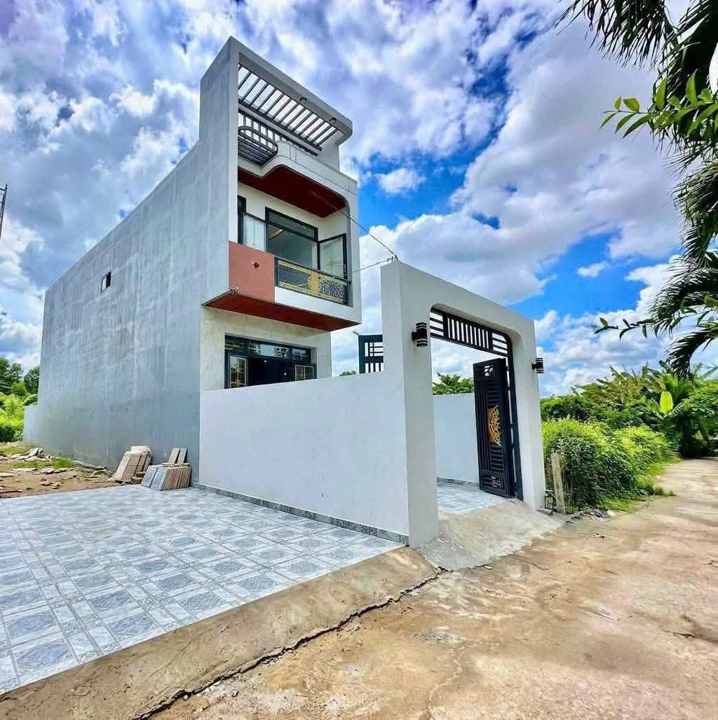 Bán nhà 1 trệt 1 lầu 100m2, 4PN 3WC, giá 2,9 tỷ tại Cần Giuộc, Long An - Ảnh 1