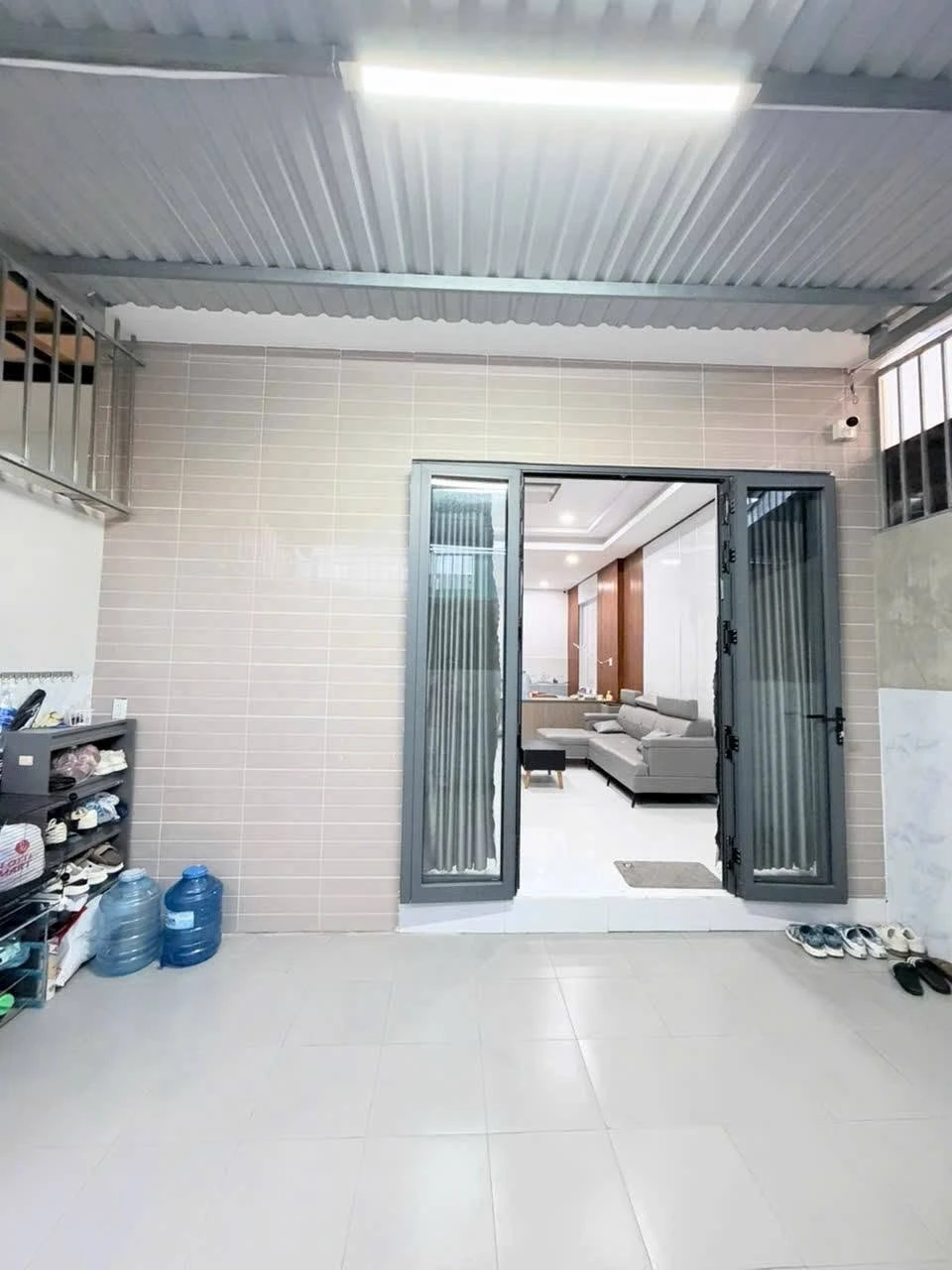 Bán nhà lầu 3PN 92m² Phan Thiết, giá 2 tỷ - Ảnh 1