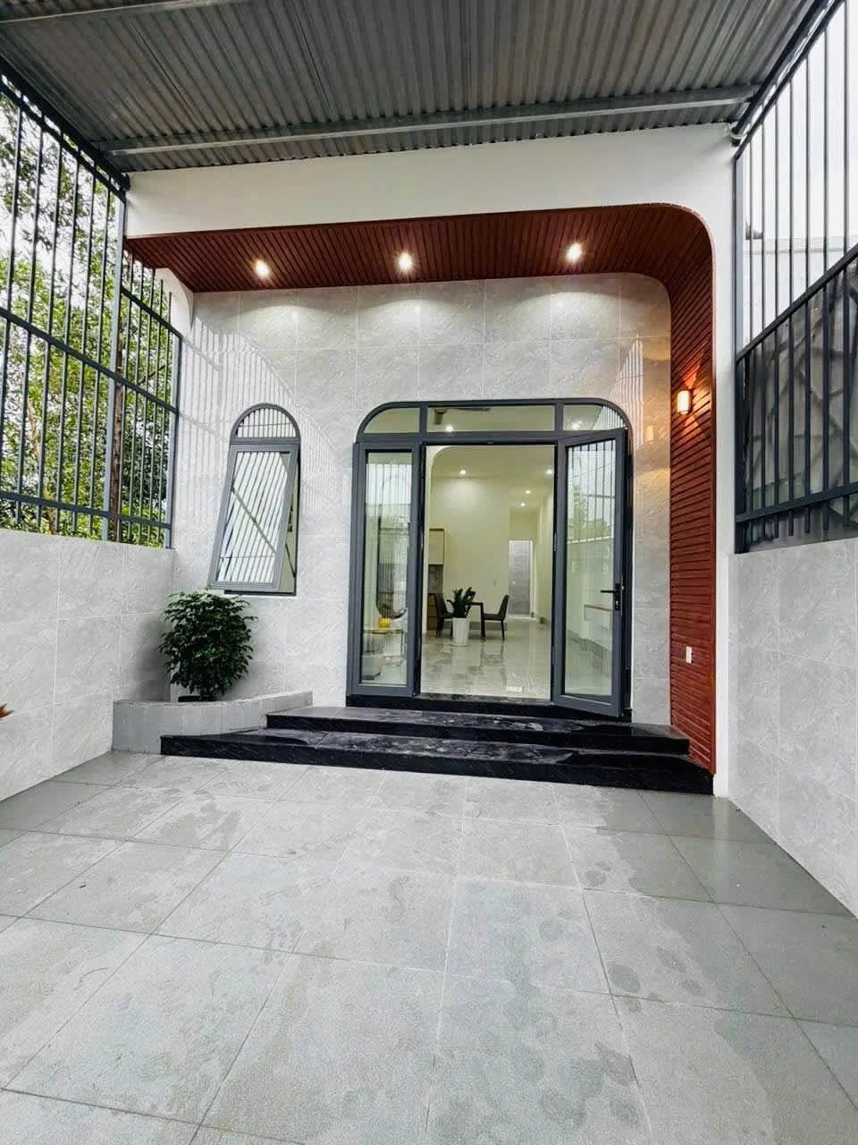 Bán nhà Đông Á Tân Xuân, 2 phòng ngủ, 105m2, giá 1,7 tỷ - Ảnh 1
