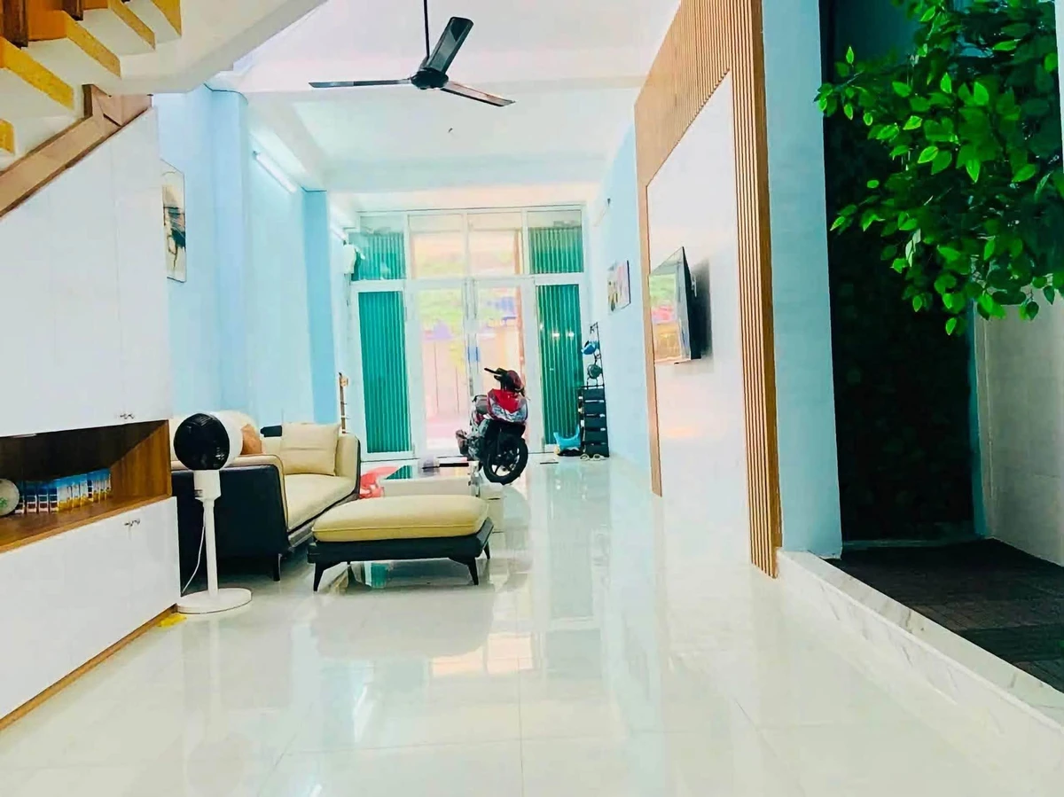 Bán nhà mặt tiền Hai Bà Trưng 100m2, 2.5 tầng, 7.5 tỷ - Ảnh thu nhỏ 2