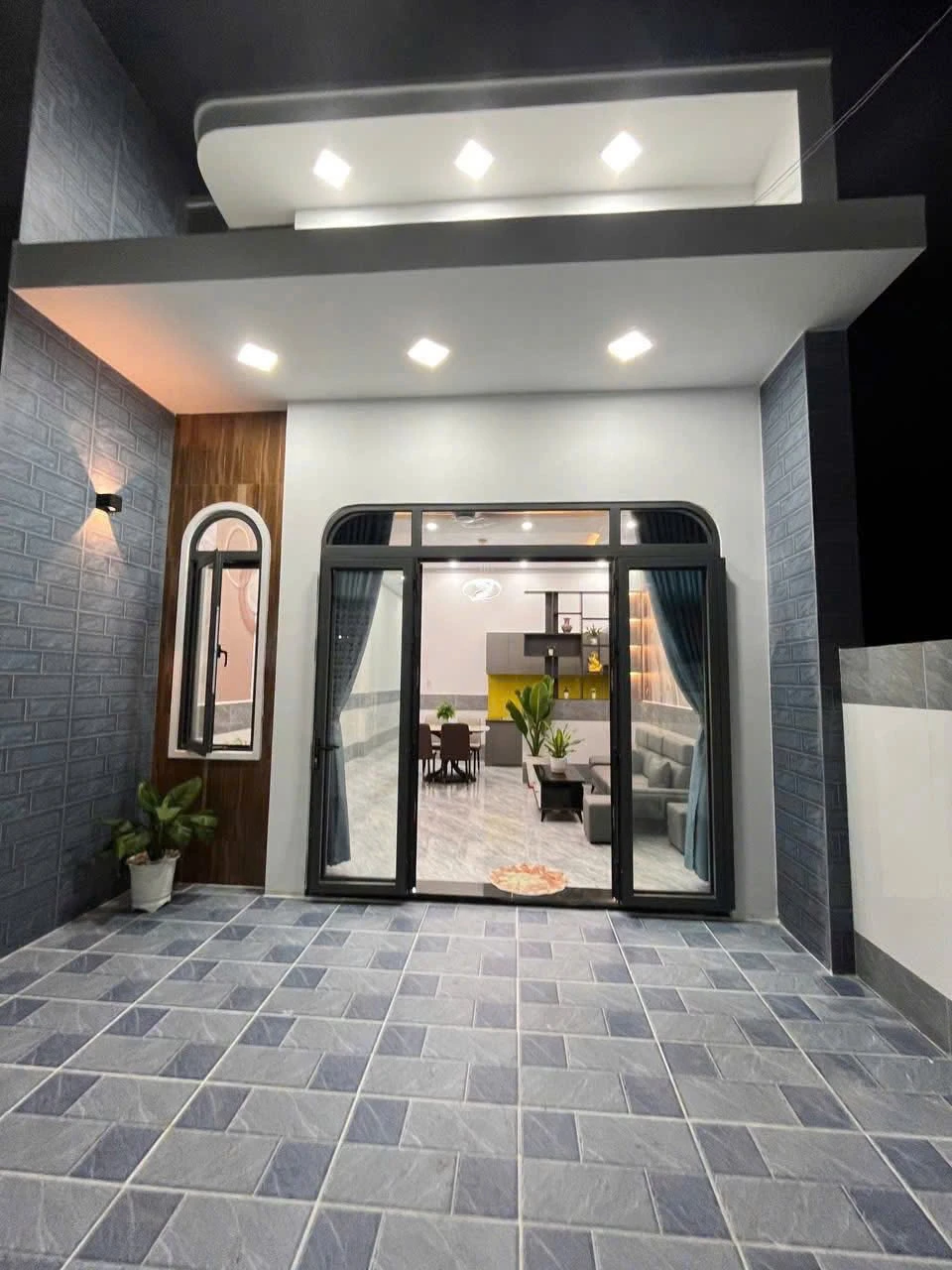 Bán gấp nhà 100m2 gần Changshin-Đồng Khởi Quận 1 - Ảnh 1