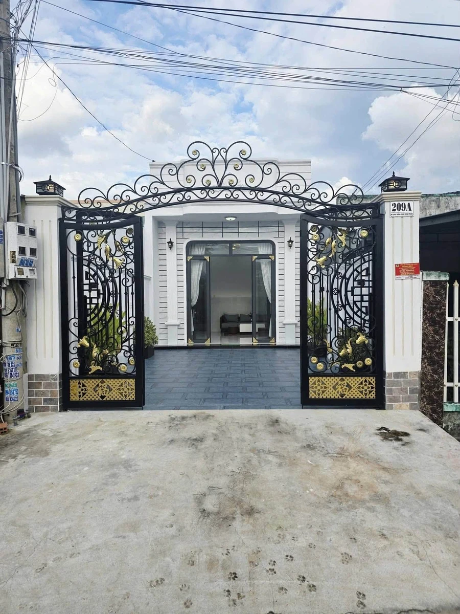Bán nhà 3 phòng ngủ 5x29m hẻm 71 Trần Phú, Hòa Thành, Tây Ninh giá 1,99 tỷ - Ảnh 1