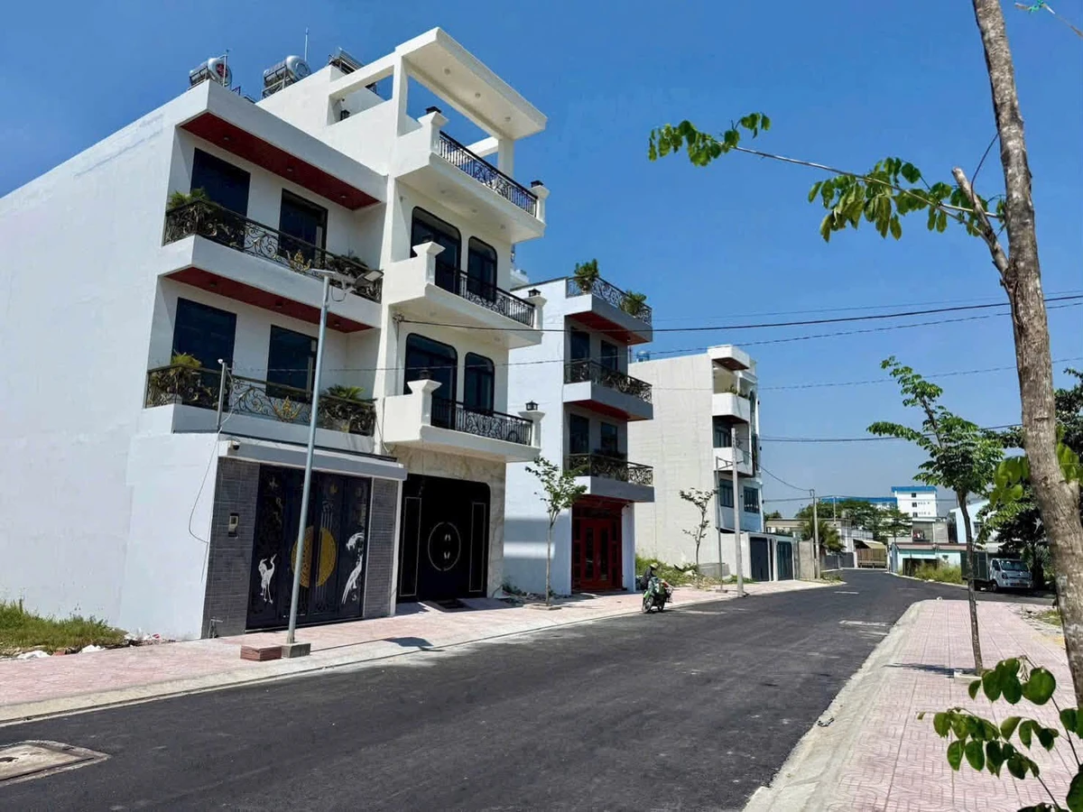 Bán nhà 3 tầng 4PN 90m² Hóc Môn 6,5 tỷ - Ảnh 1