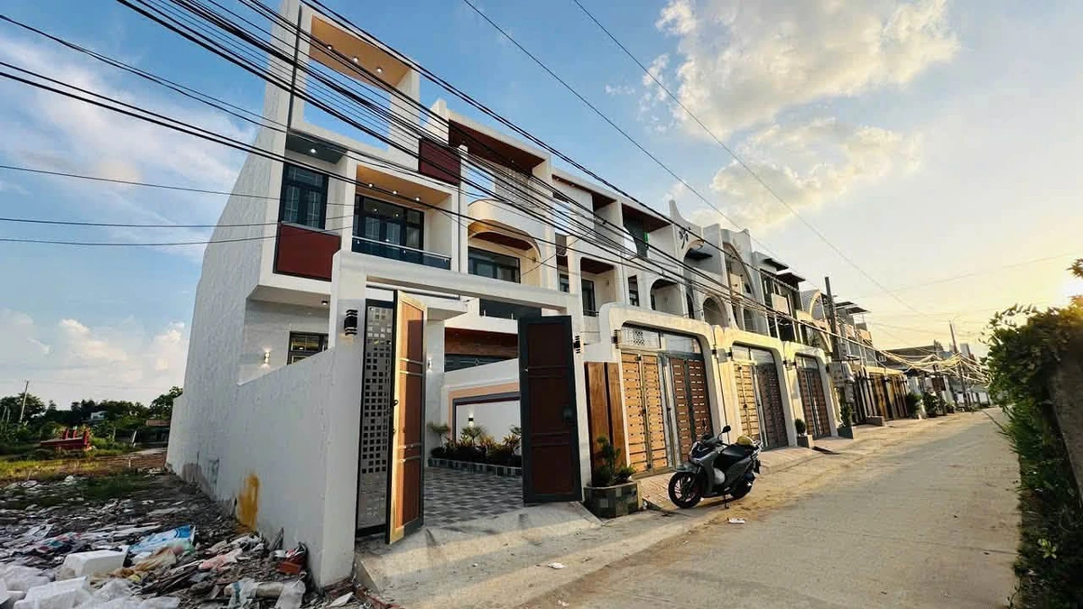 Bán nhà mới 1 trệt 1 lầu mặt tiền đường Bà Râm, 121m2, Phước Lý, Cần Giuộc - Ảnh thu nhỏ 3