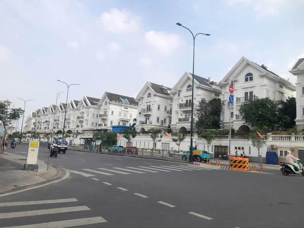 Bán nhà mới hẻm xe hơi 64m2, 7PN, thang máy, gần E-Mart Phan Văn Trị, Gò Vấp - Ảnh 1