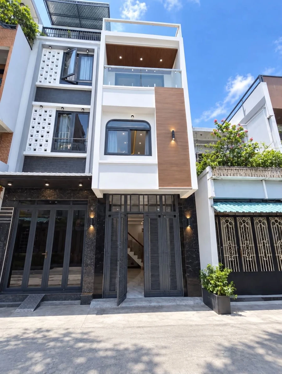 Bán nhà phố 3 tầng Lạc Long Quân Q.11, 32m², 6 tỷ - Ảnh 1