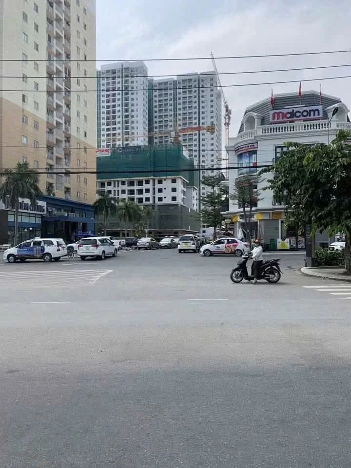 Bán 2 lô đất liền kề D2A Dĩ An 250m² 15 tỷ - Ảnh 1