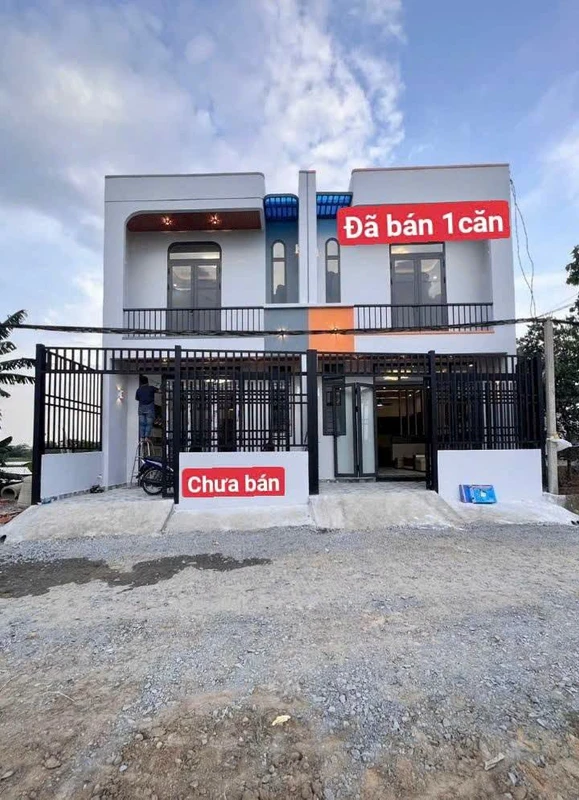 Bán nhà 1 trệt 1 lầu 5x11m, 2PN, giá 1,5 tỷ tại Mỹ Hạnh Bắc, Đức Hòa, Long An