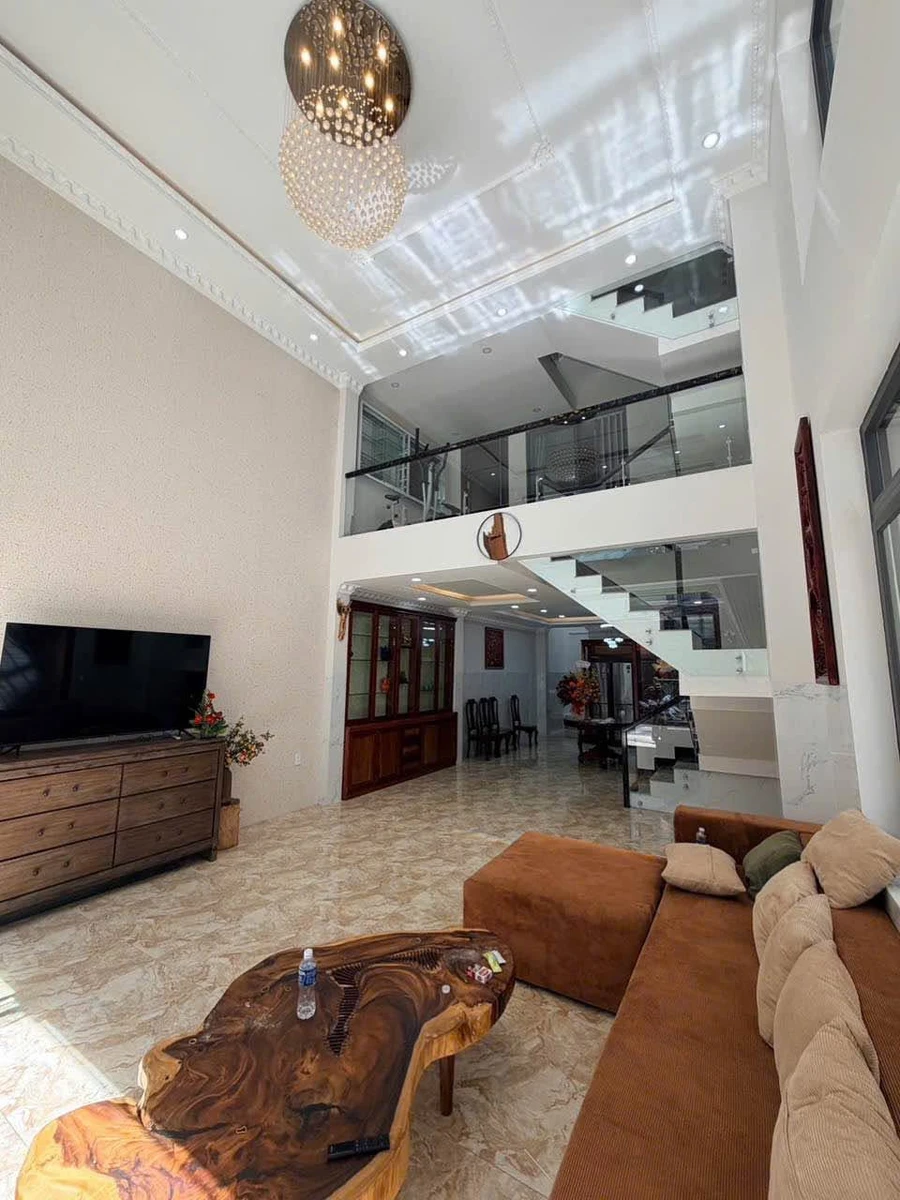 Bán nhà 2 mê 300m² đường Cao Đạt, Bình Tân, 7.4 tỷ - Ảnh thu nhỏ 3