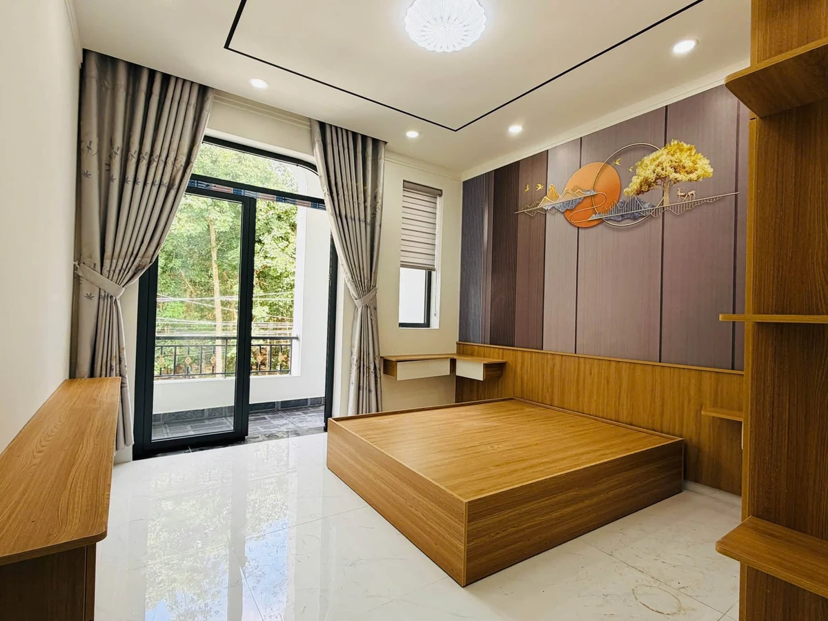 Bán nhà hẻm 200m2, 4 phòng ngủ, Long Khánh - Ảnh thu nhỏ 3